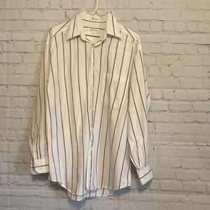 Clairborne men’s button up shirt Size 15 1/2 32-33